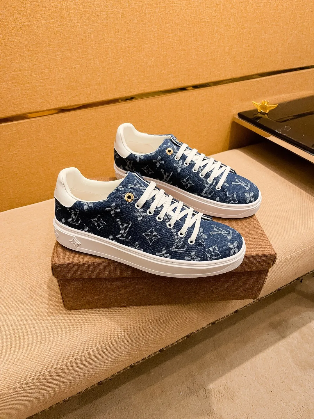Men's shoes 💰 380💰【 LV 】🔥 Louis Vuitton high-end men's shoes brand official website 1:1 latest masterpiece: the upper is made of first-layer cowhide imported from Italy with a comfortable and breathable lining➕original non-slip and wear-resistant outsole🔥, making walking more convenient and comfortable! An exclusive new model, a stunning work, a beautiful 1:1 replica [color] compared to the official quality! Create a fashionable personality to set off your uniqueness! A must-have for trendy men! Classic 🔥 Size: 38-44 Color: 🔥 2⃣️ colors available 🔥.